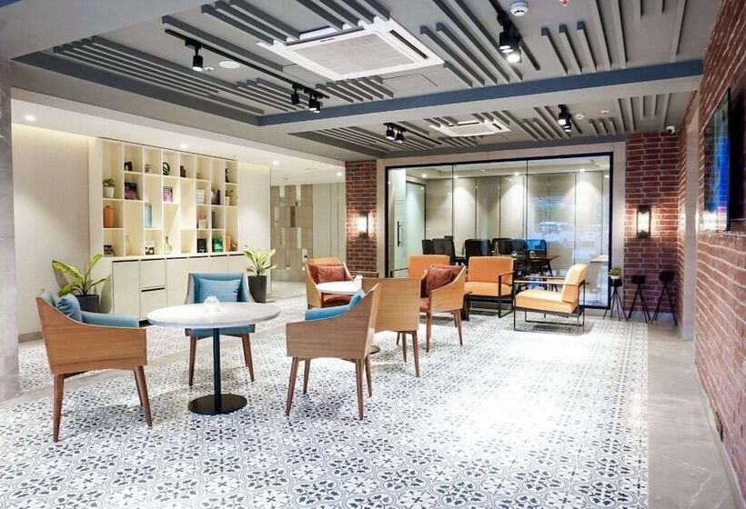 酒店 Golden Tulip Lucknow