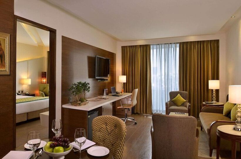 酒店 Golden Tulip Lucknow