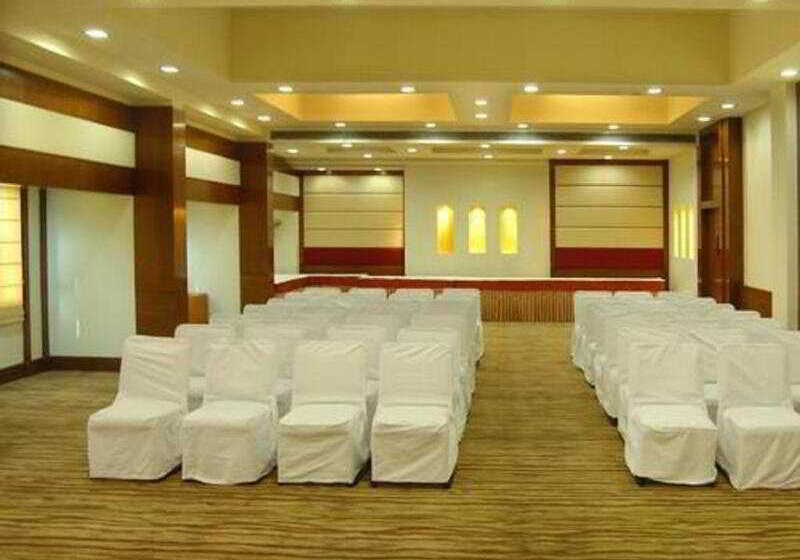 酒店 Golden Tulip Lucknow