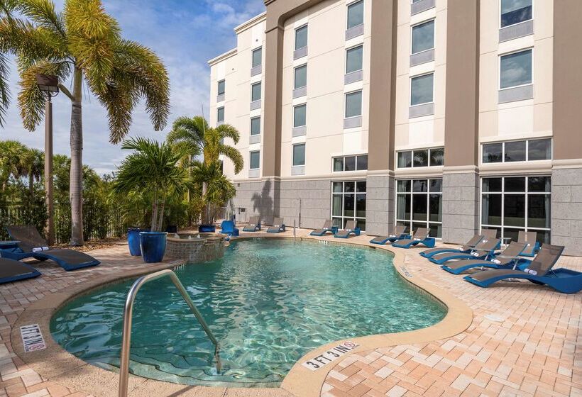 فندق Hampton Inn & Suites Fort Myers   Colonial Blvd