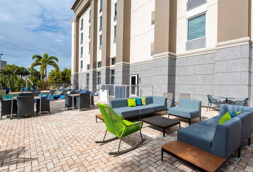 فندق Hampton Inn & Suites Fort Myers   Colonial Blvd