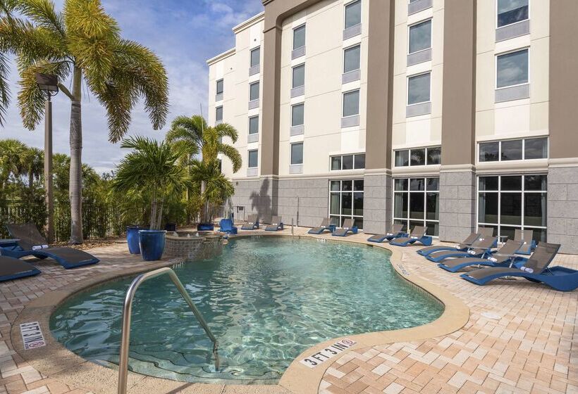 فندق Hampton Inn & Suites Fort Myers   Colonial Blvd