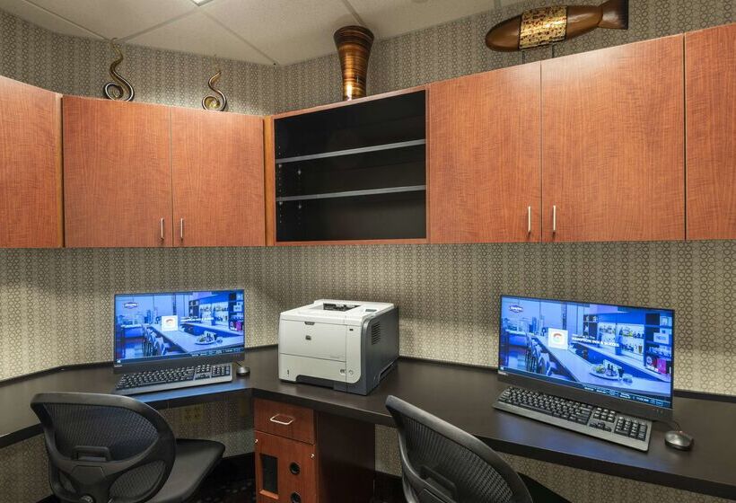 فندق Hampton Inn & Suites Fort Myers   Colonial Blvd