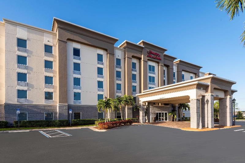 فندق Hampton Inn & Suites Fort Myers   Colonial Blvd