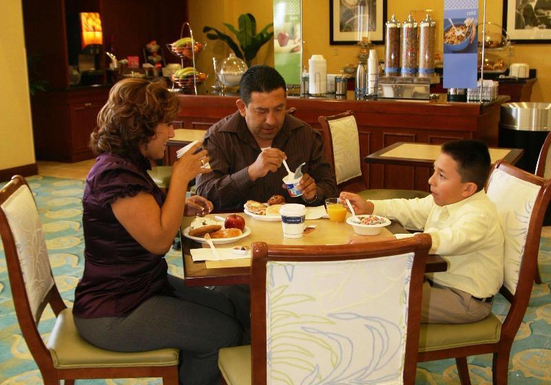 فندق Hampton Inn & Suites Fort Myers   Colonial Blvd