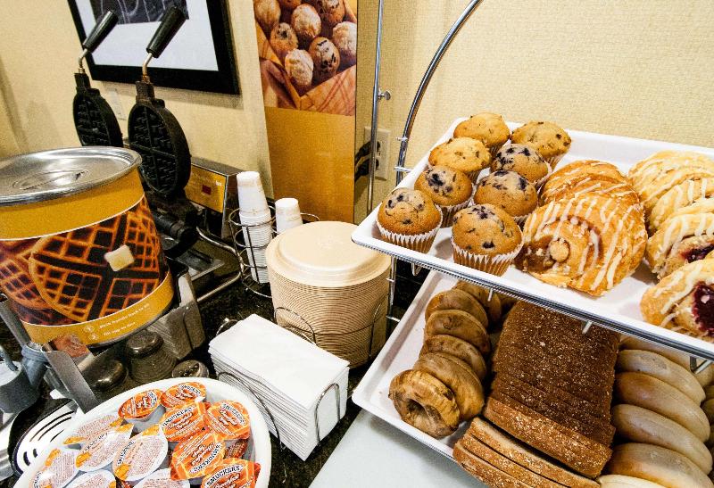 فندق Hampton Inn & Suites Fort Myers   Colonial Blvd