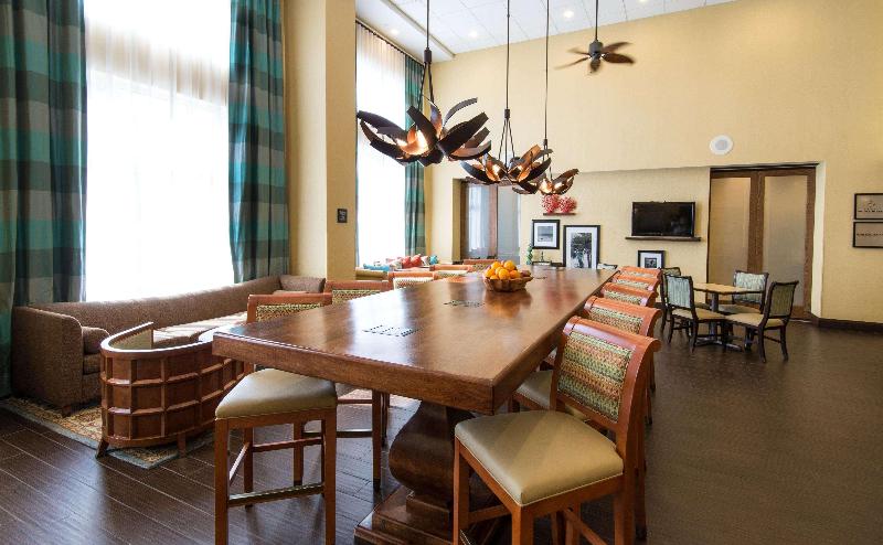 فندق Hampton Inn & Suites Fort Myers   Colonial Blvd