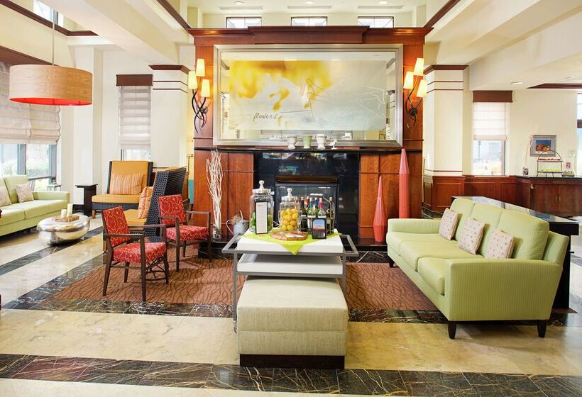 Отель Hilton Garden Inn Virginia Beach Town Center