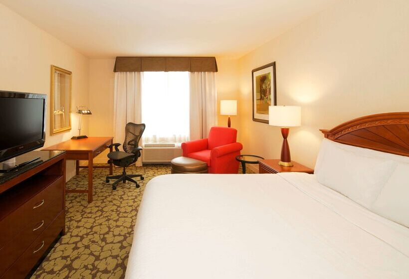 Отель Hilton Garden Inn Virginia Beach Town Center