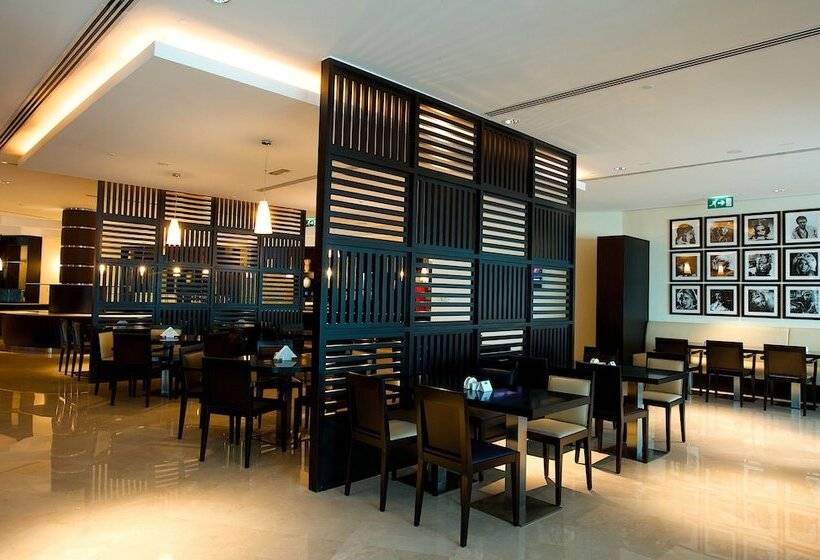 هتل Holiday Inn Express Dubai Airport, An Ihg