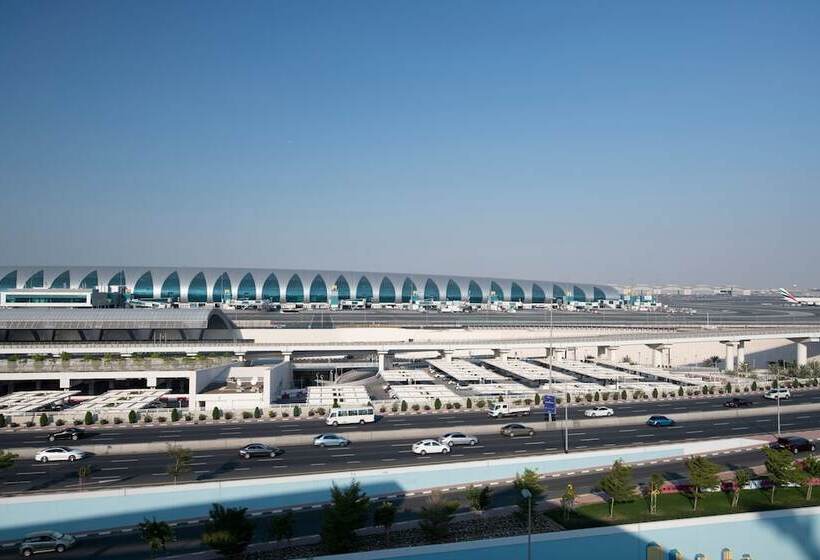 هتل Holiday Inn Express Dubai Airport, An Ihg