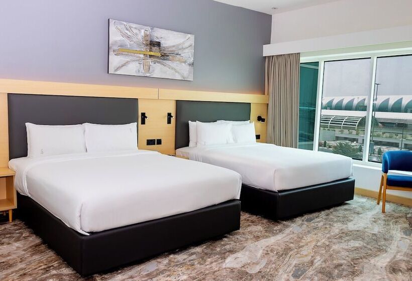 هتل Holiday Inn Express Dubai Airport, An Ihg