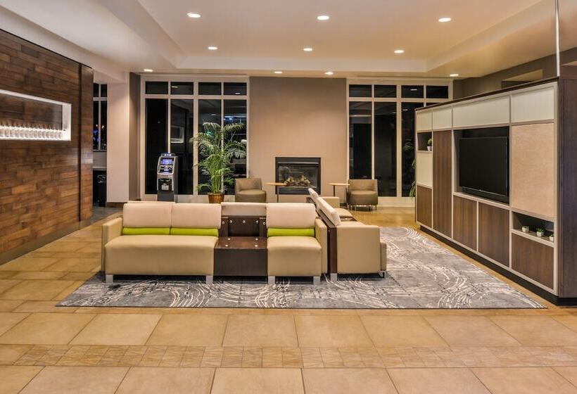 فندق Holiday Inn Kansas City Airport, An Ihg