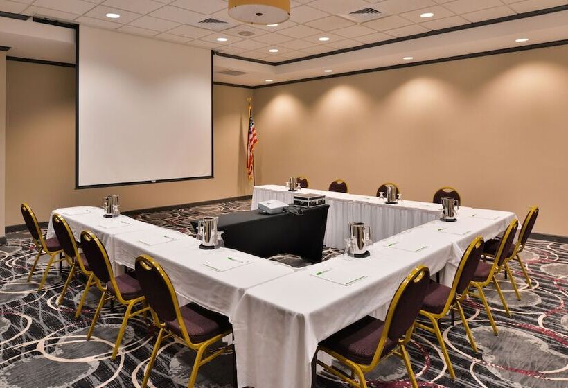 فندق Holiday Inn Kansas City Airport, An Ihg