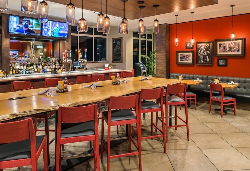 هتل Holiday Inn Kansas City Airport, An Ihg