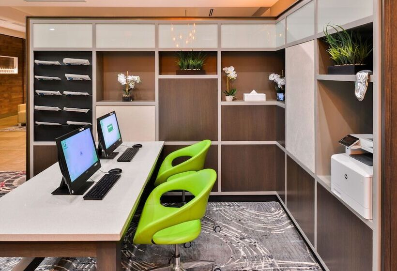 فندق Holiday Inn Kansas City Airport, An Ihg