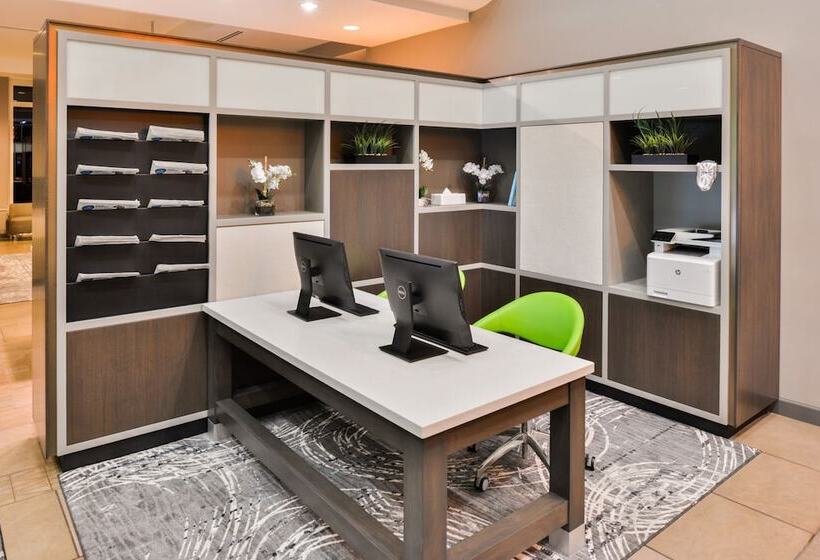 فندق Holiday Inn Kansas City Airport, An Ihg