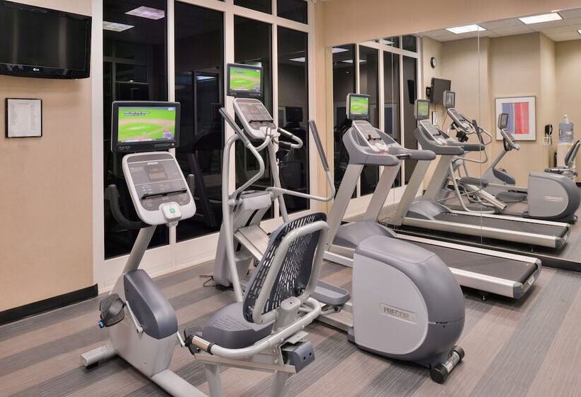 فندق Holiday Inn Kansas City Airport, An Ihg