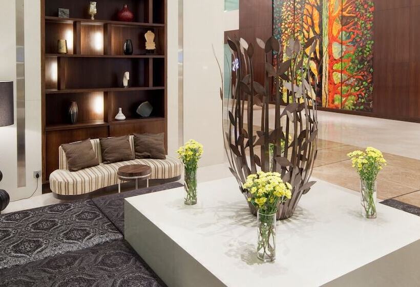 هتل Holiday Inn Mumbai International Airport, An Ihg