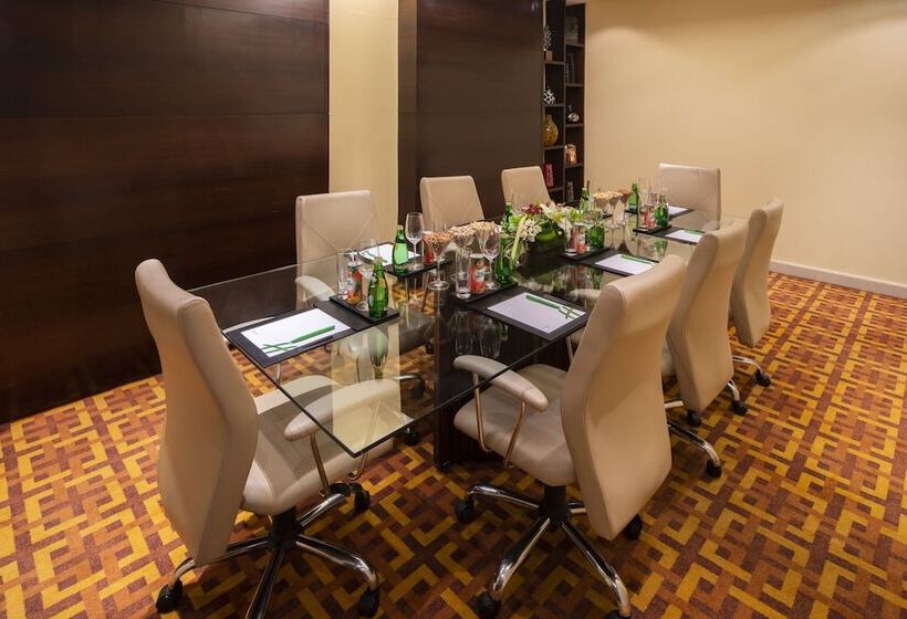 هتل Holiday Inn Mumbai International Airport, An Ihg