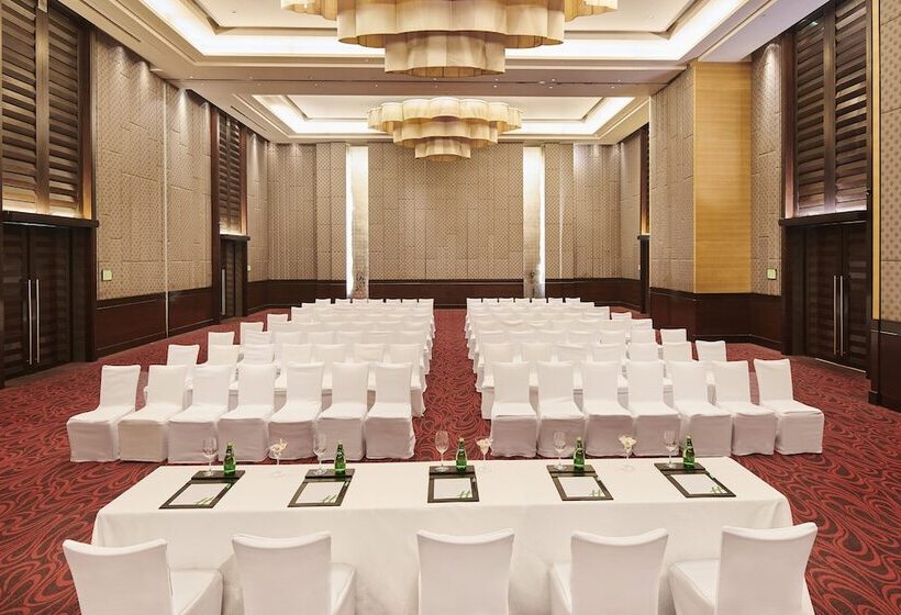 هتل Holiday Inn Mumbai International Airport, An Ihg