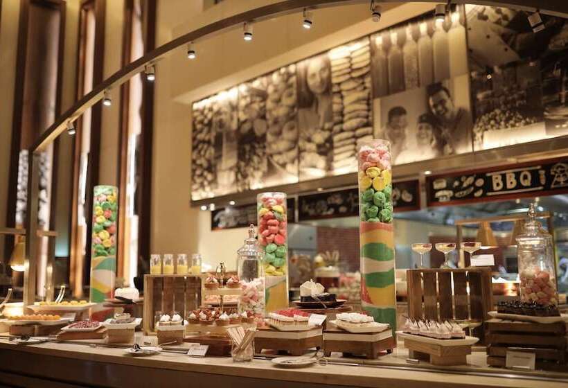 هتل Holiday Inn Mumbai International Airport, An Ihg