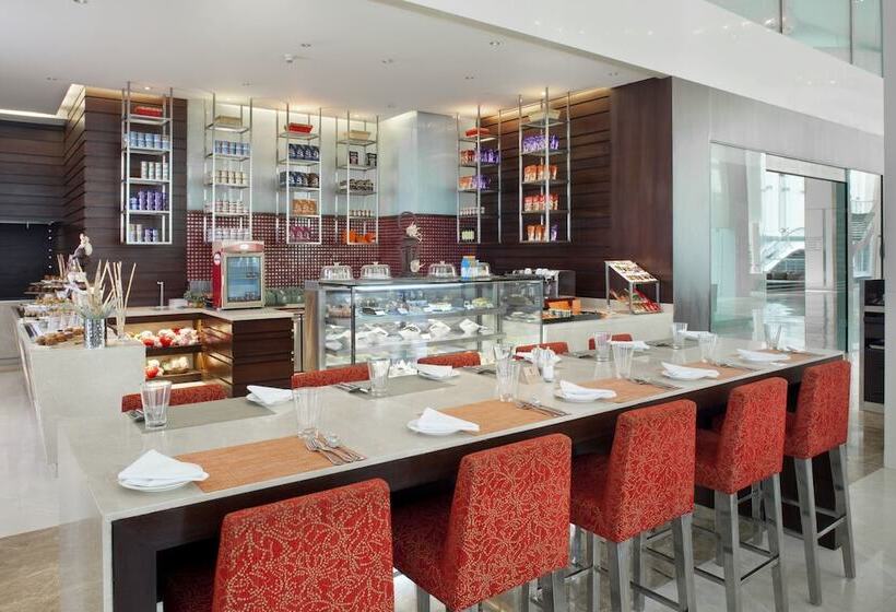 هتل Holiday Inn Mumbai International Airport, An Ihg