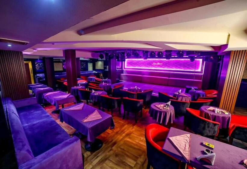 Отель Hyde Park