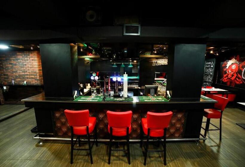 Отель Hyde Park