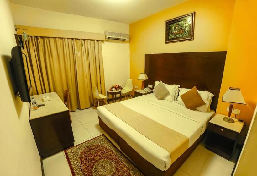 Отель Hyde Park