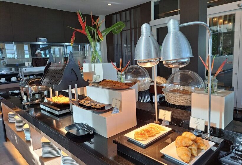 Kantary Beach Hotel Villas & Suites