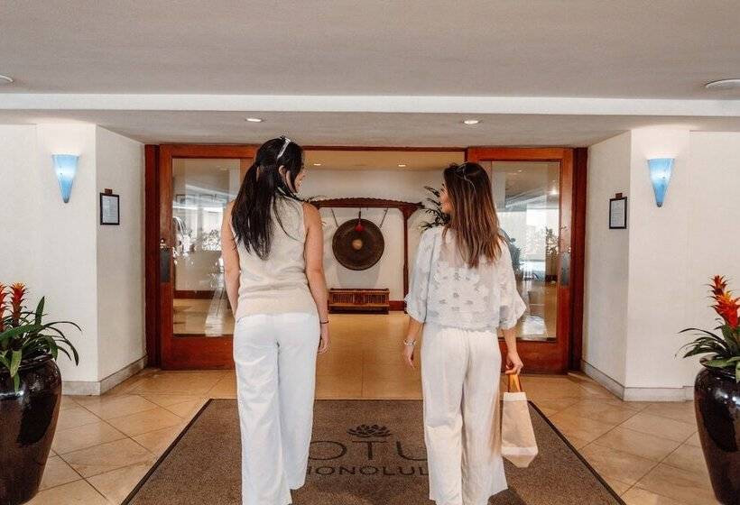 Отель Lotus Honolulu At Diamond Head