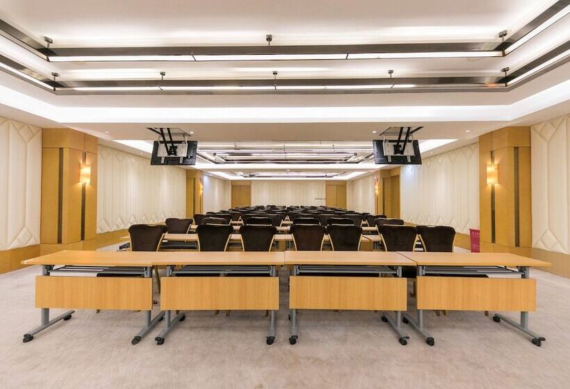 Отель Mercure Beijing Chang An West