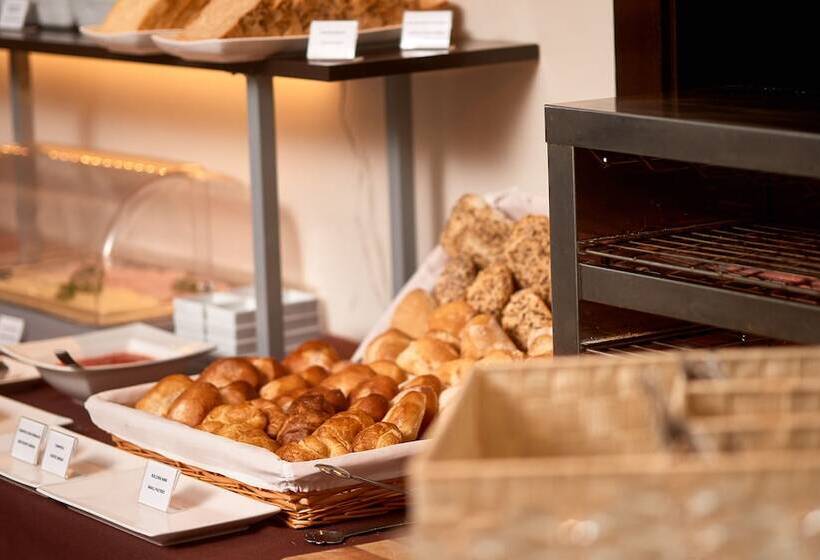 هتل Monjas Del Carmen