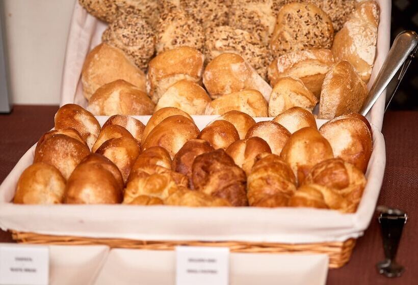 هتل Monjas Del Carmen