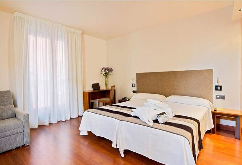 هتل Monjas Del Carmen