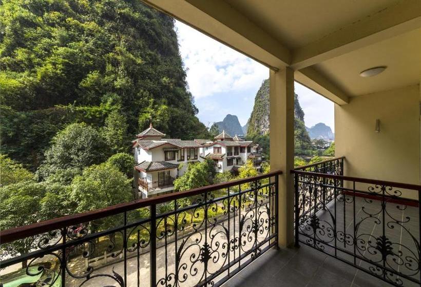 בית מלון כפרי New West Street International