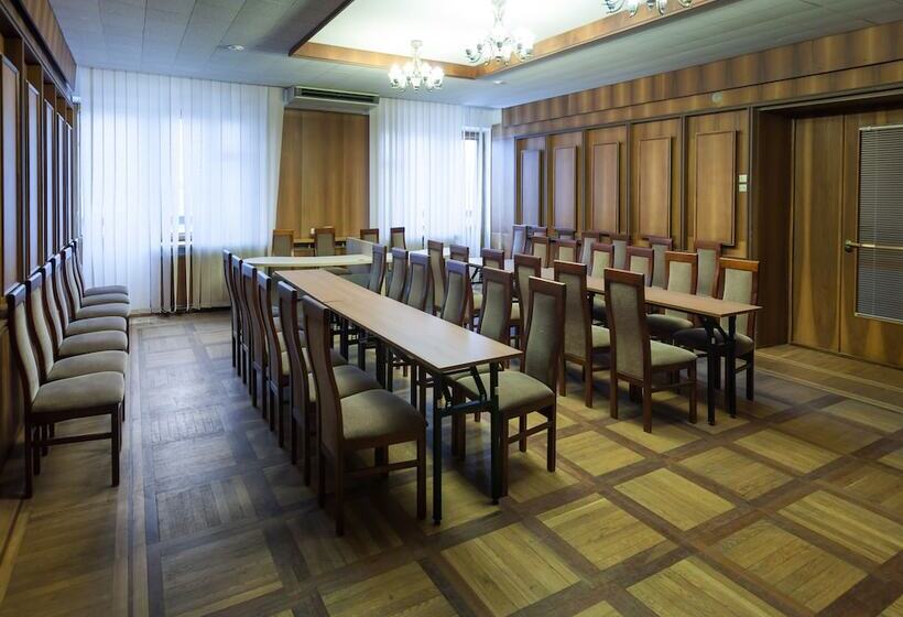 בית מלון כפרי Oktyabrskaya