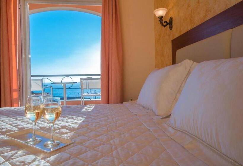 Отель Philoxenia