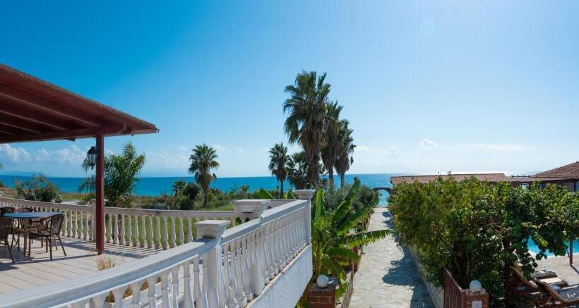 בית מלון כפרי Poseidon Beach