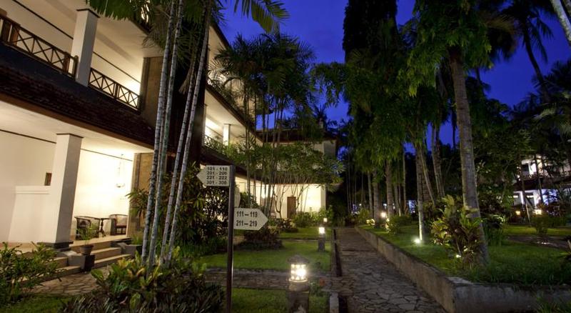 ホテル Puri Saron  Senggigi