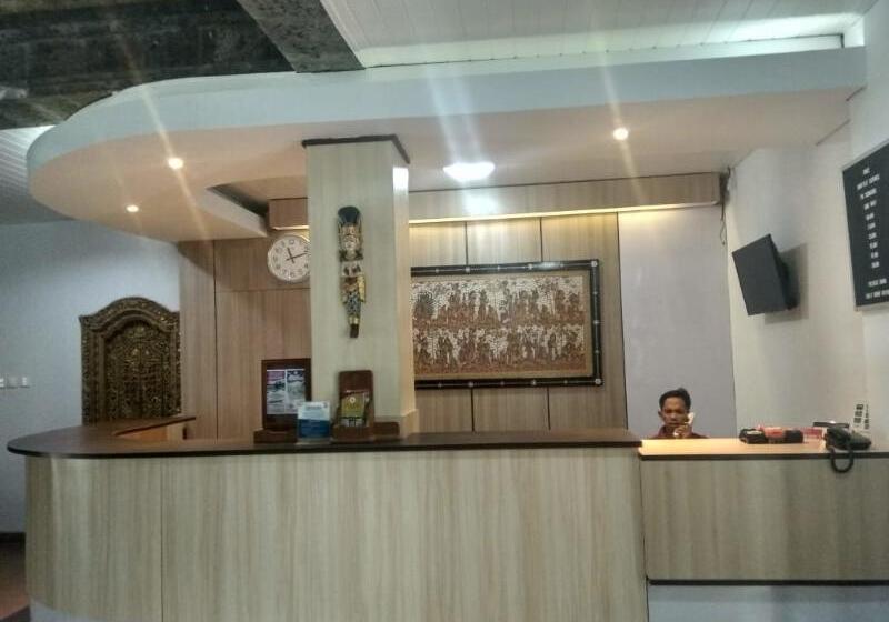 ホテル Puri Saron  Senggigi