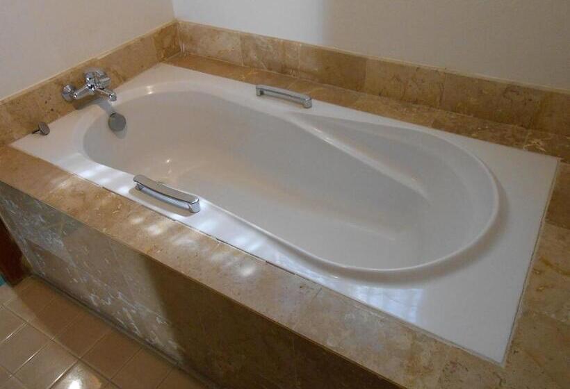 Отель Rachawadee Resort &