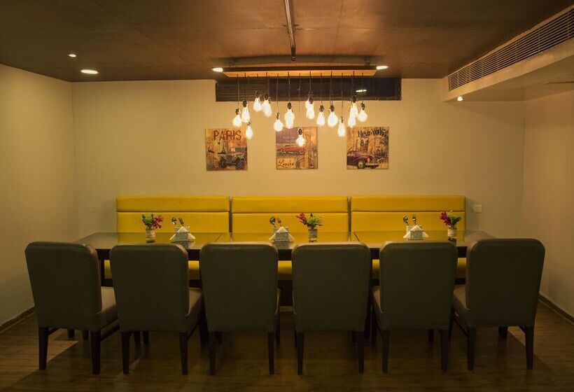 Rockland Hotel, C.r Park