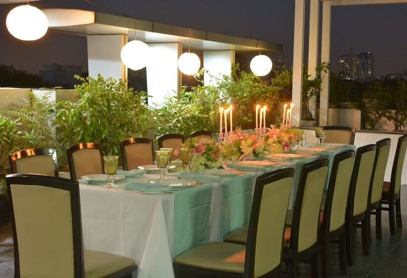 Rockland Hotel, C.r Park