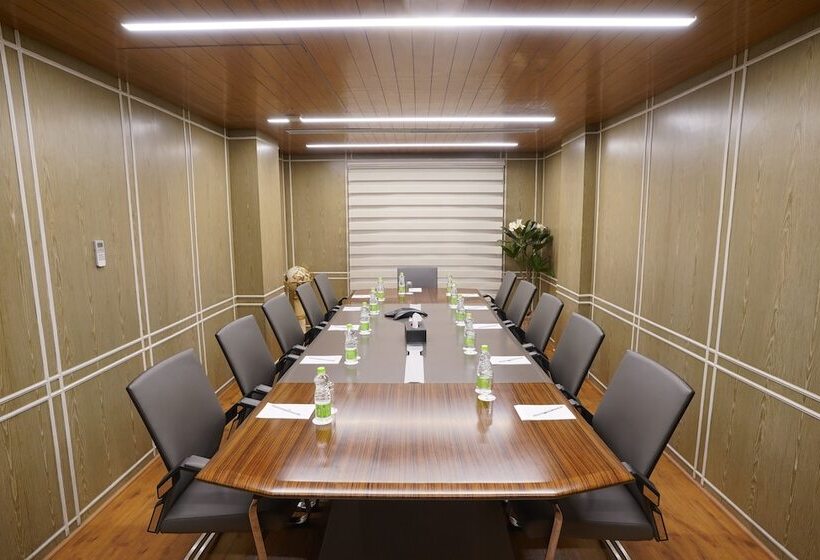 Rockland Hotel, C.r Park