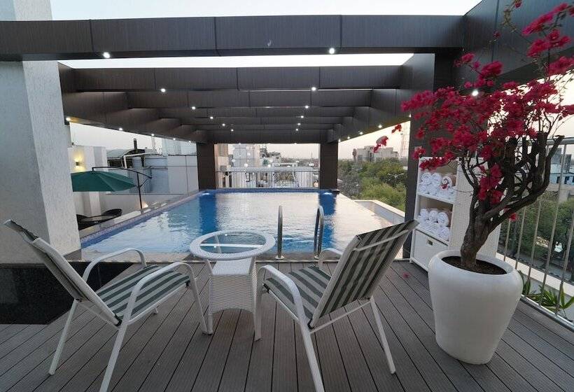 Rockland Hotel, C.r Park