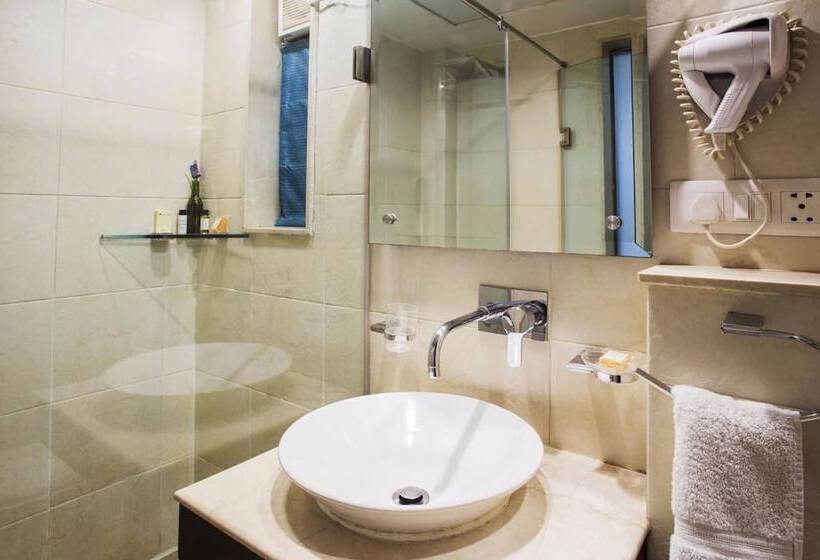 Rockland Hotel, C.r Park