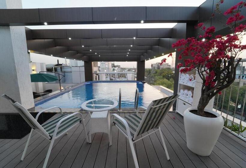 Rockland Hotel, C.r Park