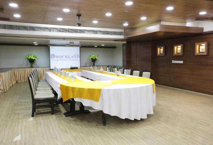 Rockland Hotel, C.r Park